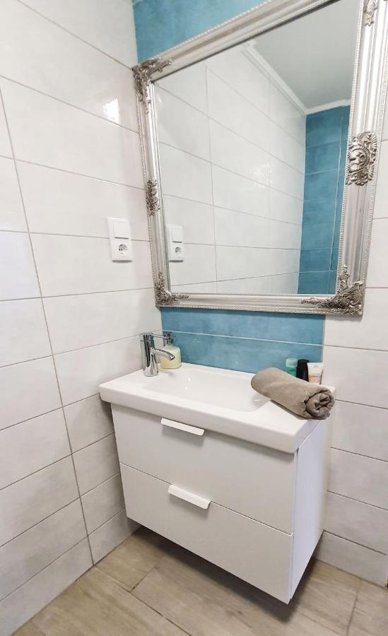 Marina Apartment By Dora Keszthely Ngoại thất bức ảnh